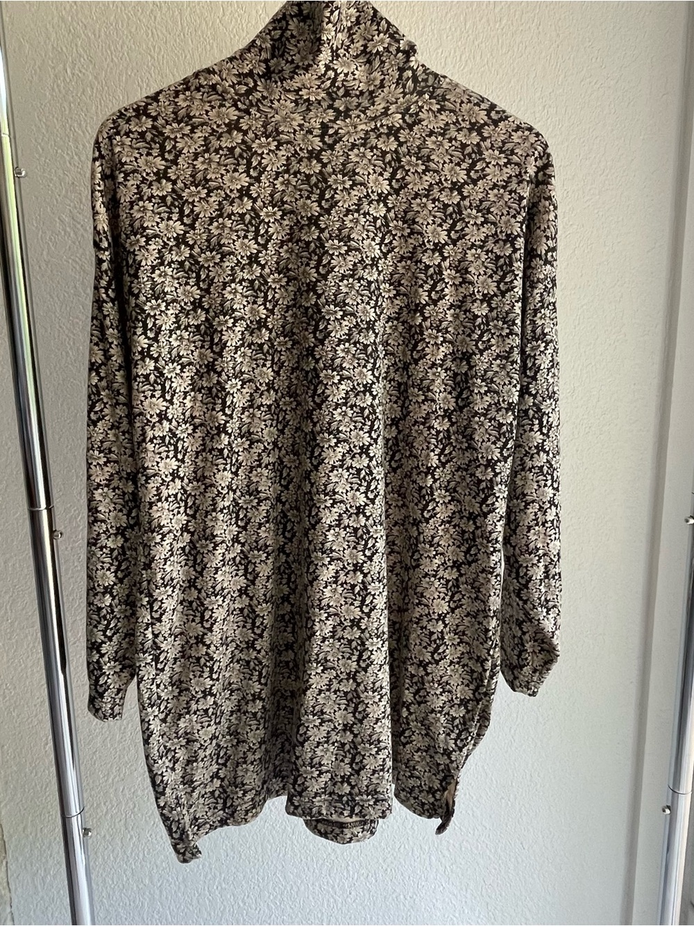 Vintage 80s women’s mini shirt dress Black White Floral long sleeve turtle neck